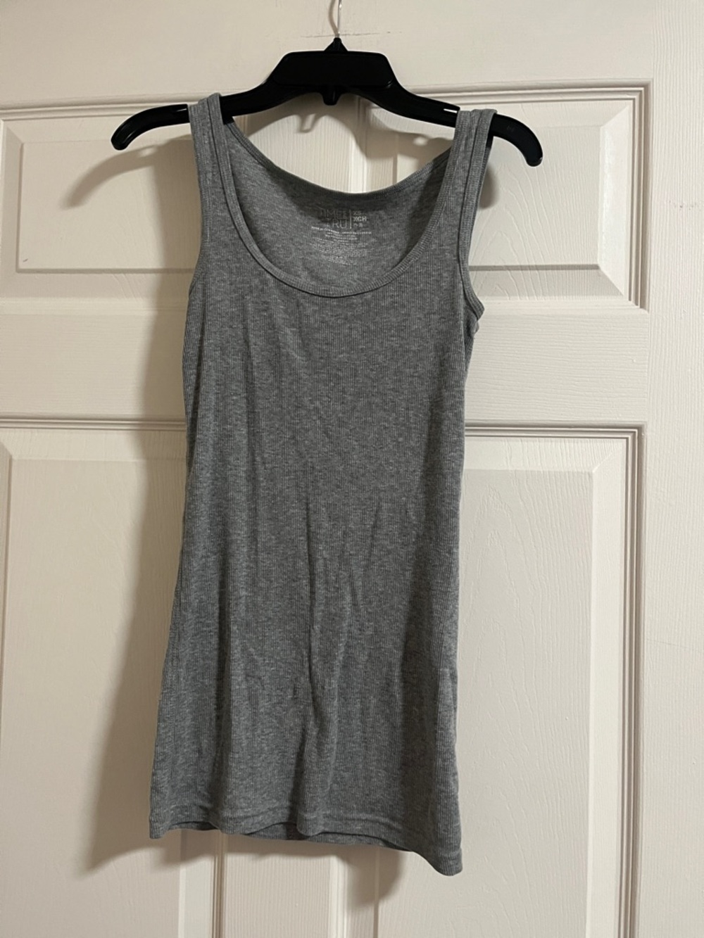 Time and Tru Women's Gray Scoop Neck Tank